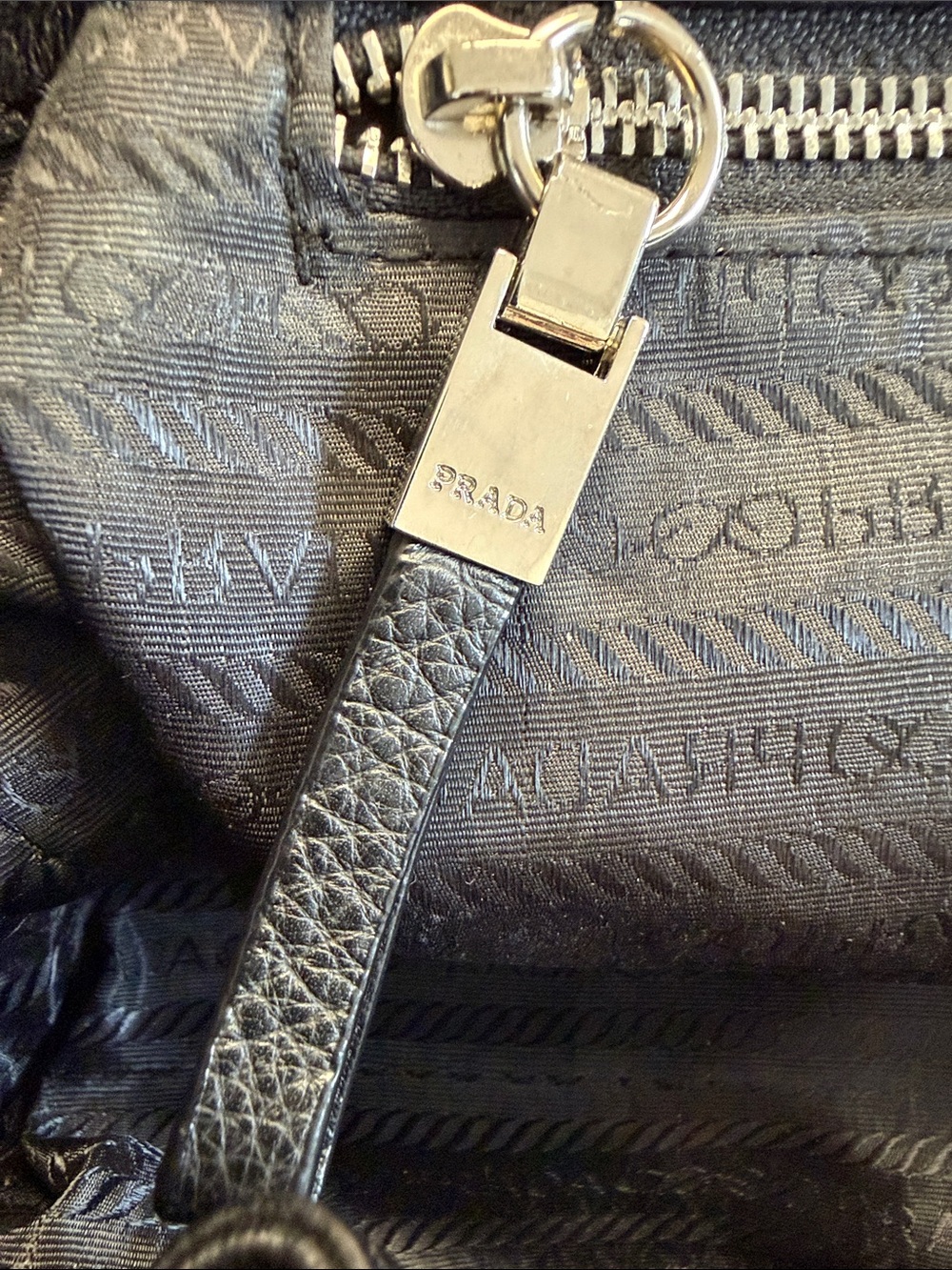 Prada Vitello Daino Leather Pocket Satchel / Shoulder Bag
(mid-to-late 2000s) - Picture 7 of 10